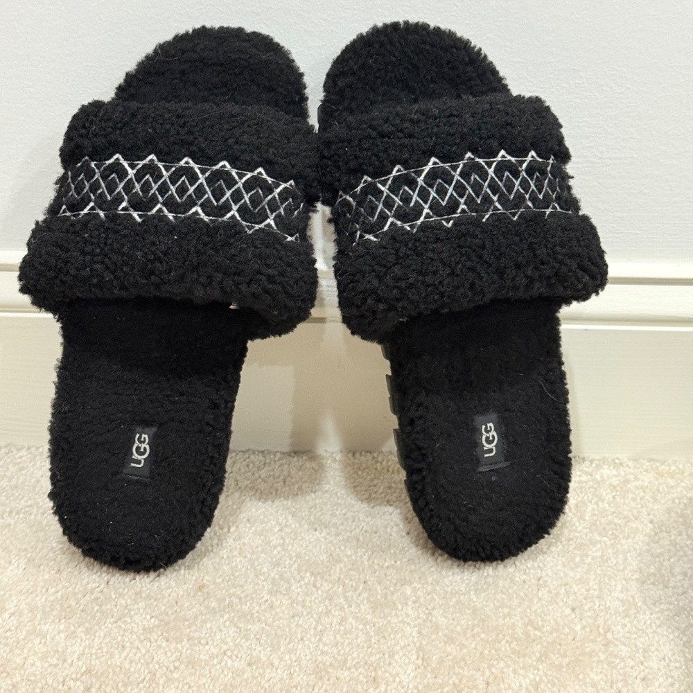 UGG Women’s Fluffy Slide Slippers – Black And White - Picture 3 of 5